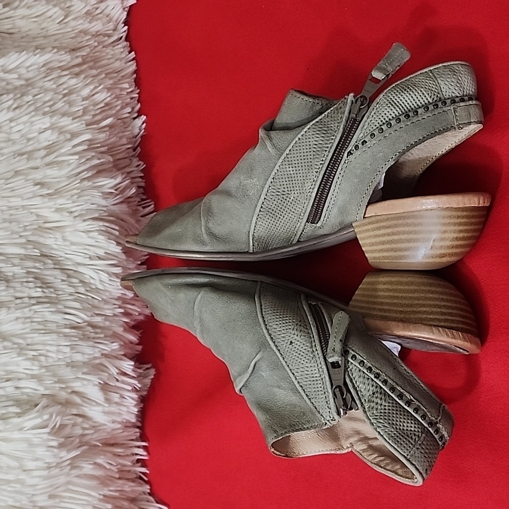 Miz Mooz Cailey Stylish Olive Green Women's Peep-Toe Shoes - Picture 7 of 12
